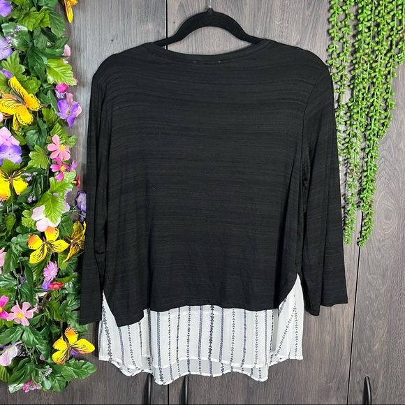 💙2/$40💙Status by Chenault Printed Tiered Blouse Size Medium - Picture 10 of 16